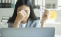 👀デジタル社会の落とし穴「デジタル眼精疲労」とは？今すぐ始めたい目を守る習慣