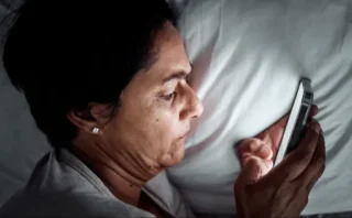 🛌睡眠の質が陰謀論を信じる「落とし穴」になる？最新研究が明かした驚きの関係性とは