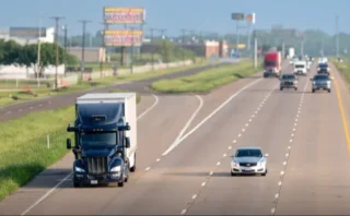🚛 Auroraの完全自動運転トラック、ついに商用運行を開始！テキサス州で1900km走行済み