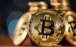 📈ビットコイン、初の11万ドル突破で史上最高値を更新💰