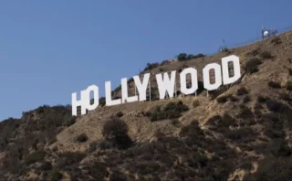 🎬🌍 トランプ大統領、アメリカ国外製作映画に100％関税を課す方針を発表！🎥💰