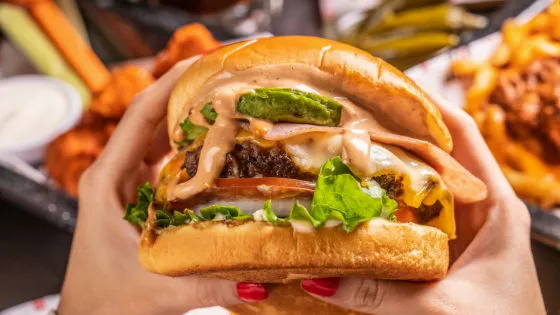 🍔肥満と「レストランのメニュー」に相関あり？都市別300万超の料理分析が示した意外な真実
