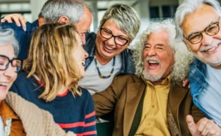 広い交友関係が「認知症リスク」を下げる?🧠🤝 広い交友関係が「認知症リスク」を下げる?🧠🤝