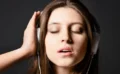 🎧 ADHDの若者は「音楽の聴き方」が違う？集中や感情に影響を与える聴取習慣とは