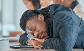 😴眠気の正体は「ミトコンドリアの過労」だった？オックスフォード大学の最新研究が示す新説