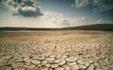 💧 イギリス政府「古いメールや写真の削除で節水を」──データセンター冷却と水不足の意外な関係
