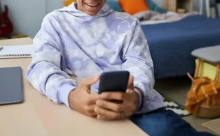 🇬🇧 Pornhubが英でトラフィック47％減…年齢確認義務化が「大手ポルノサイトの流入」を激変させた理由