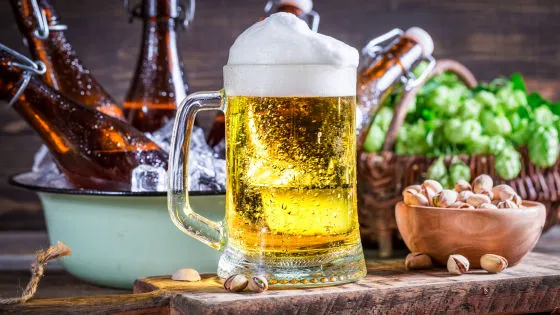 たとえ少量の飲酒でも認知症リスクを高める可能性があるとの研究結果 🍷🧠