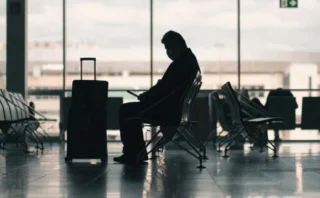 🌍 ヨーロッパの空港で相次ぐ遅延・欠航──原因は「第三者によるランサムウェア攻撃」だった