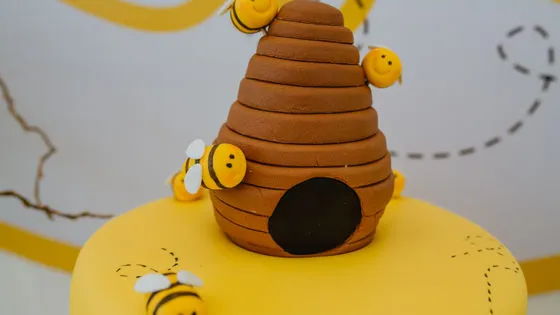 🐝 ミツバチのコロニーを15倍に拡大させる“秘密の栄養素”を発見！オックスフォード大研究が明かす驚きの成果