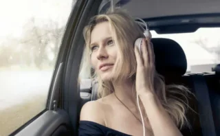 「楽しい音楽」で乗り物酔いが軽減する可能性🎵🚗🌊