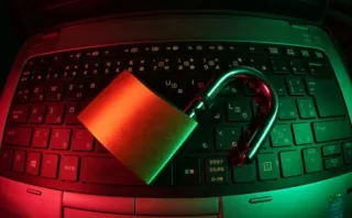 🔒npmの人気パッケージ18種類が乗っ取り被害、マルウェア注入で大騒ぎに