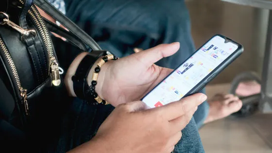 主要AIチャットボットが簡単に説得力あるフィッシングメールを生成してしまう実態が明らかに。ロイター調査の結果、技術的弱点と悪用事例、企業・規制当局の対応、組織・個人が取るべき具体策を分かりやすく解説します。