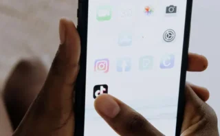 📱 TikTokが13歳未満の子どもから機密データを収集　カナダ当局の調査で判明