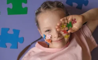 🧠アルツハイマー病治療薬が自閉症の子どもの社会的能力を改善する可能性―臨床試験で新たな成果