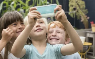 🚫オーストラリア当局、「子どもを危険にさらすSNS」に自己評価を要請　GitHubやTwitchも対象に