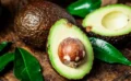 🥑アボカドがすぐ茶色くなる理由とは?変色しても食べて大丈夫?保存のコツを徹底解説 🥑アボカドがすぐ茶色くなる理由とは?変色しても食べて大丈夫?保存のコツを徹底解説
