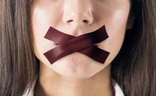 なぜ「言論の自由」が消えると陰謀論が増えるのか？最新の研究が解き明かす情報の空白と心理的トリック