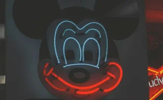 🎬 ディズニー×OpenAIは「1年限定の独占契約」──生成AI時代の著作権ビジネスはどう変わるのか