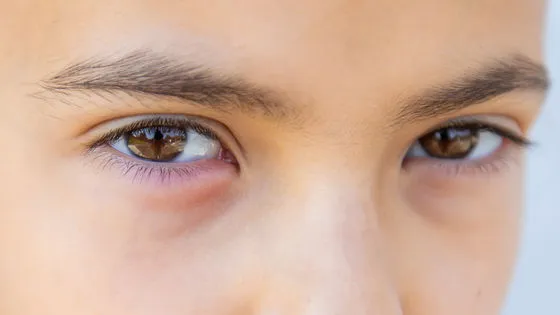 人間は音楽を聞くときに「無意識にまばたきが拍に同期」することが判明👁️🎵