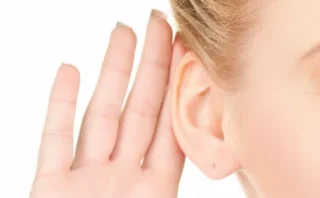 🧠 IQが「騒がしい場所で声を聴き取る力」に影響しているかもしれない