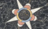フーバーダムに隠された「2万6000年の星図」🌌 建設日を未来へ伝える壮大な芸術作品とは？