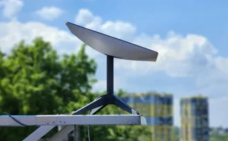 🛰️ Starlinkでも突破できない？イランの「完全インターネット遮断」が深刻な理由