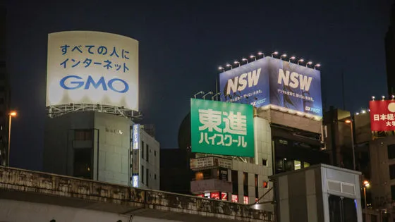 「なぜ有名な企業は何度も広告を出すの？」その疑問にマーケティング学の視点から回答します。広告が持つ「競合を追い出す」驚きの効果や、消費者の記憶を支配する心理メカニズムを解説。有名なブランドが巨額の広告費を投じ続ける、戦略的かつ残酷な理由とは。