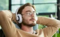 🎧 現代人はなぜ音楽を聴きすぎるのか？脳への影響と“正しい付き合い方”を科学的に解説