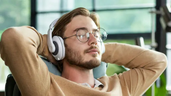 🎧 現代人はなぜ音楽を聴きすぎるのか？脳への影響と“正しい付き合い方”を科学的に解説