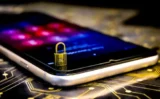 🚨 【衝撃】米政府製ハッキングツール「Coruna」が流出、iPhone数万台が標的に