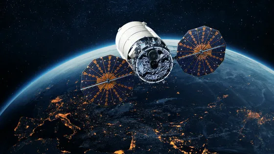 宇宙にデータセンターを建設する構想が注目されていますが、冷却・放射線・通信・コストなど多くの課題があります。SpaceXなどが目指す宇宙データセンターの現実をわかりやすく解説します。