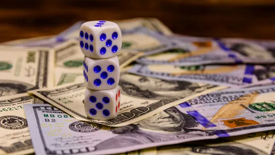 Polymarketで記者が殺害脅迫を受けた事件を解説。予測市場の仕組み、情報操作リスク、各国規制の動向まで専門的に解説。