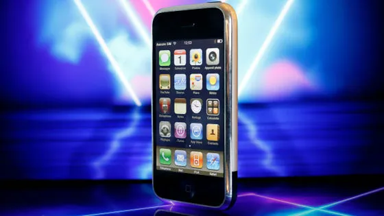 📱 iPhoneが出生率低下の原因だった？NBER研究が示す「スマホが恋愛を奪った可能性」