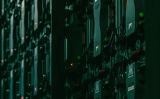 ⚡ニューヨーク州がAIデータセンター建設を1年間停止へ　全米で広がる「データセンター反対運動」とは