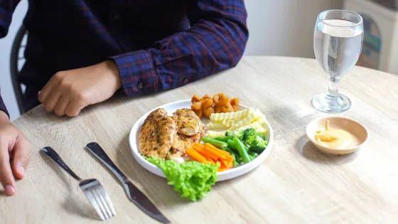 🍽️食事の時間が不規則な人ほどうつ症状が出やすい？韓国2万人超の調査で判明