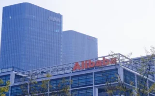 アリババが「Claude Code」を社内禁止へ――中国ユーザー識別コードと“バックドア”疑惑を徹底解説