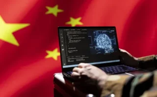 中国でClaudeが「公式価格の10％」に？AIプロキシ「中转站」が生んだ巨大グレー経済圏の実態
