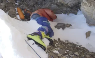 🏔️ エベレストの有名遺体「グリーンブーツ」の身元が判明　30年越しのDNA鑑定と史上屈指の回収計画