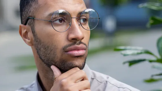 🧠 知能が高い人ほど「古いやり方」を捨てられる？ 新しい研究が示した“柔軟な思考”の重要性
