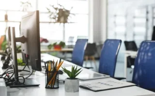 🤖 Oracleが1年間で2万1000人を削減　AI導入による大規模リストラの実態とは？