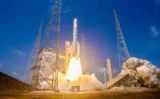 Amazonが最大5105基の衛星で「宇宙の携帯基地局」を構築へ、iPhoneも圏外から直接通信できる時代に