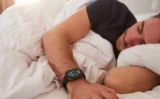 ⌚ 睡眠トラッカーは「よく眠れた感覚」を測れない？ 不眠症では実際の睡眠とのズレが大きいとの研究