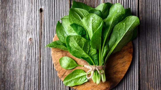 ほうれん草を練り込んだパンで「インスリンのピーク」が30分遅延、野菜を主食に組み込む新研究